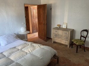 3 bedrooms, iron/ironing board, WiFi, bed sheets - Maison village dans le Luberon (Saignon)