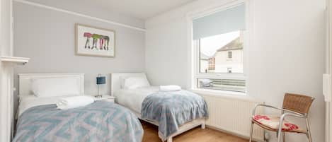 2 slaapkamers, een strijkplank/strijkijzer, gratis wifi, beddengoed