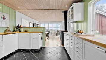 Køleskab, opvaskemaskine, kaffe-/temaskine