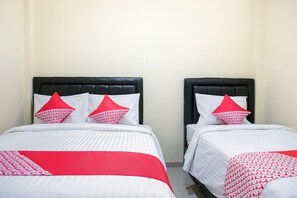 Free WiFi, bed sheets - OYO Life 1149 Hotel Mustika (Tanjung Pandan)