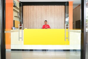 Reception - OYO Life 1149 Hotel Mustika (Tanjung Pandan)