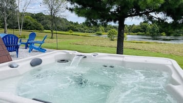 Bañera de hidromasaje al aire libre