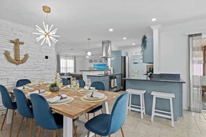 Dining - New! Amazing Heated Pool, 12 min to Beach & IMG (Bradenton)