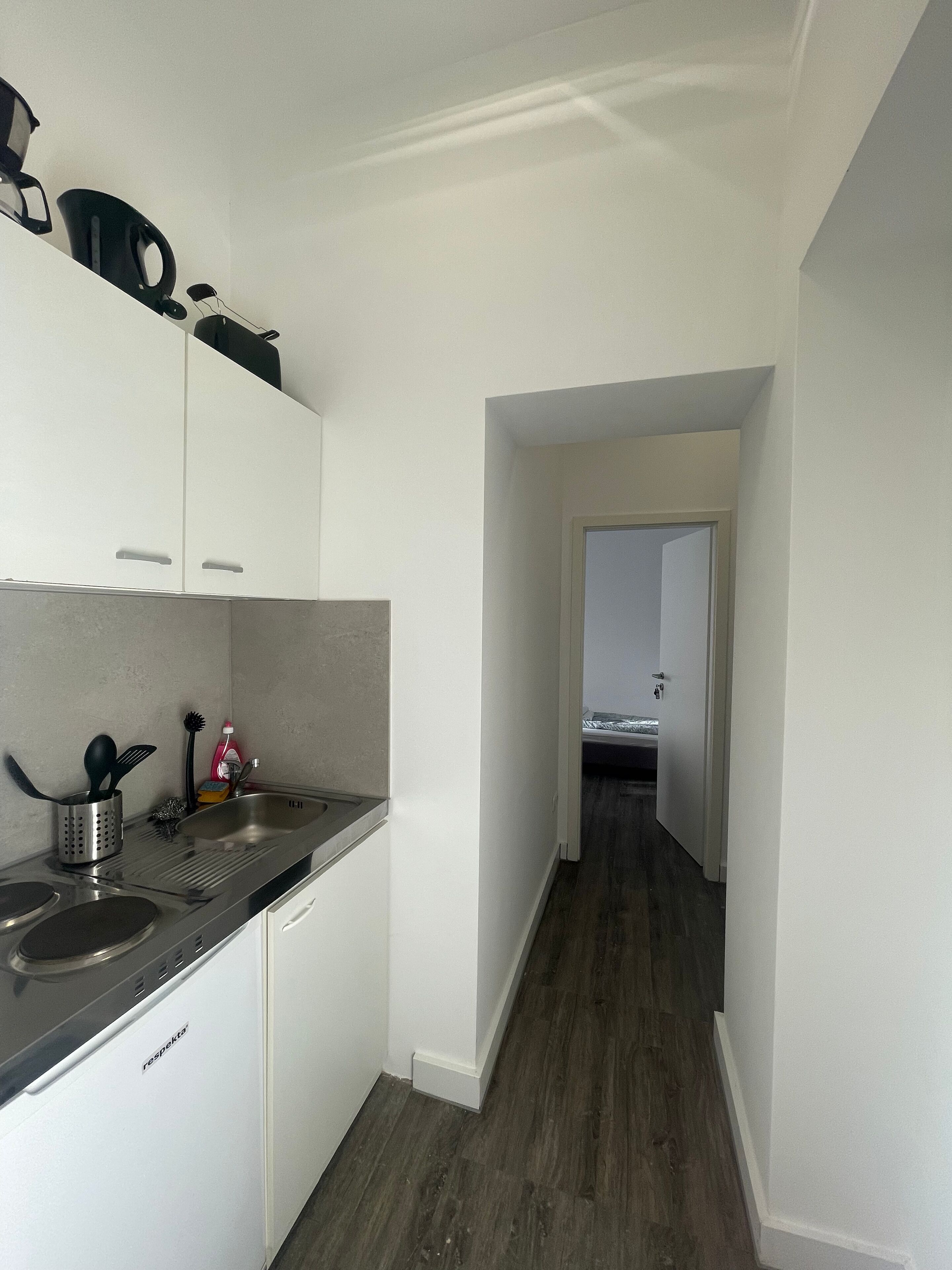 Parrilla de estufa, tostadora, utensilios de cocina y comedor 