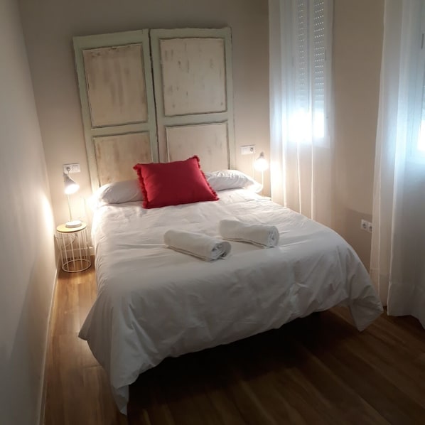 2 chambres, fer et planche à repasser, draps fournis