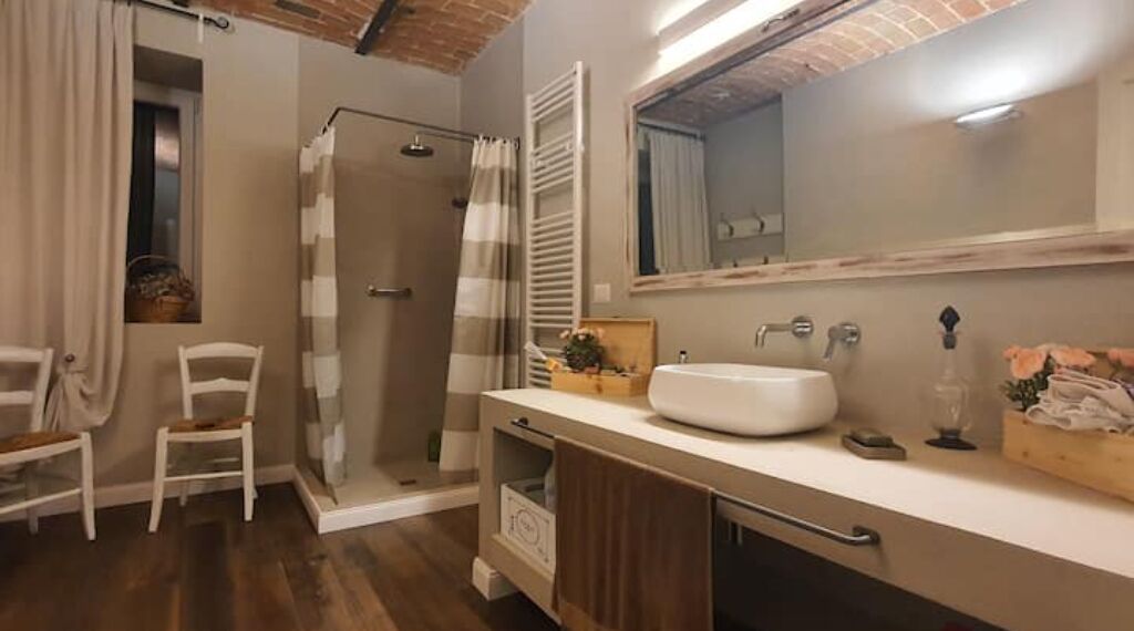 Doccia, asciugacapelli, bidet, asciugamani