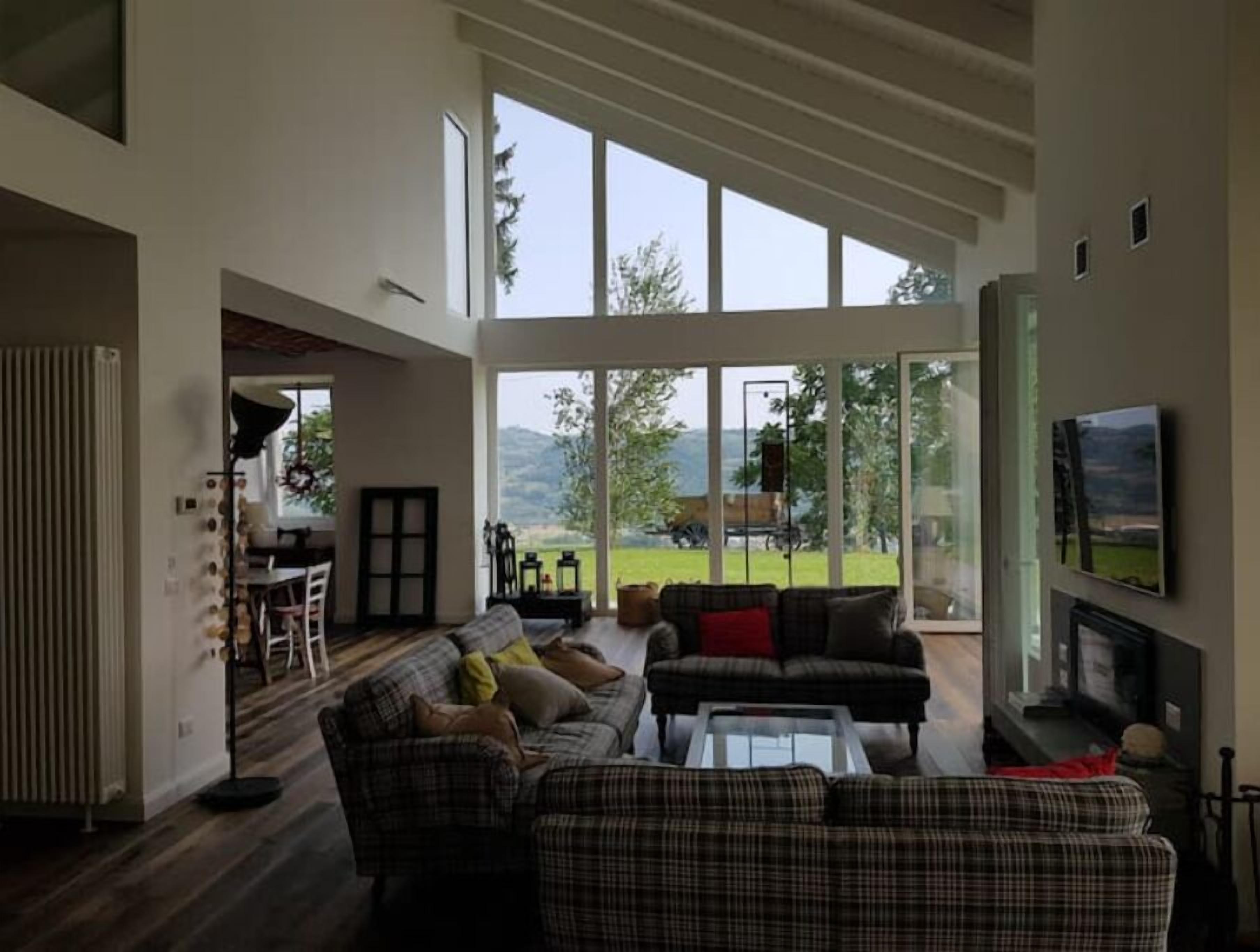 Smart-tv och bordsfotboll