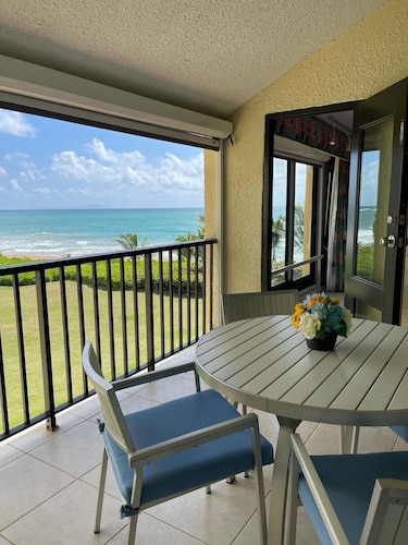Breathtaking Oceanfront Villa Close to Beach(183)