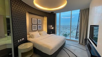 Luxury Apartment | 1 bedroom, premium bedding, in-room safe, desk