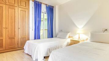 2 室のベッドルーム、WiFi (無料)