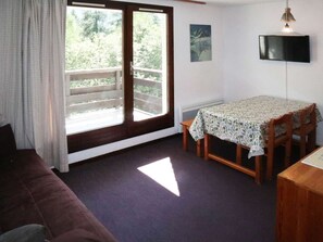 Interior - Quiet studio for 6, near shops and slopes, parking, pets allowed (Les Orres)