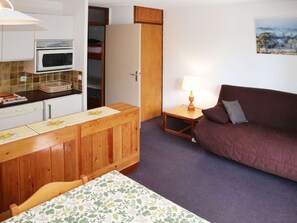 TV - Quiet studio for 6, near shops and slopes, parking, pets allowed (Les Orres)