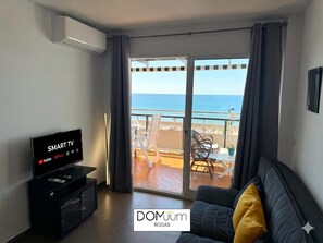 TV - Seafront Apartment with Wifi in Salou (Salou)