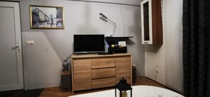 Apartemen | 1 kamar tidur, setrika/meja setrika, Wi-Fi gratis, dan seprai linen