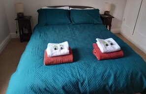2 bedrooms, iron/ironing board, free WiFi, bed sheets - Stamford 2 Bed Terraced House Holiday Or Work (Stamford)