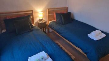 Rumah | 2 kamar tidur, setrika/meja setrika, Wi-Fi gratis, dan seprai linen