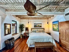 3 bedrooms, WiFi - Historic Rumpel Kammer | Compound (Fredericksburg)