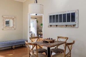 Dining - Das Treff Platz- The Gathering Place - Hot Tub! (Fredericksburg)