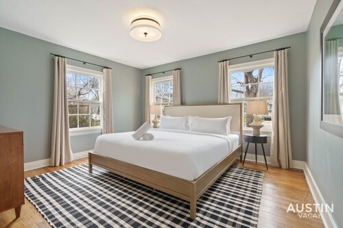 Elegant Escape | Gourmet Kitchen + Outdoor Living