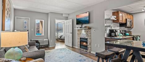 Televisie en een open haard