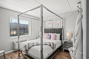2 bedrooms, desk, free WiFi, bed sheets