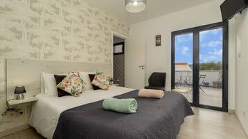 Individually furnished, soundproofing, free WiFi, bed sheets