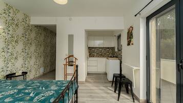 Kahden hengen deluxe-huone | Yksilöllisesti kalustettu, äänieristys, ilmainen Wi-Fi, vuodevaatteet