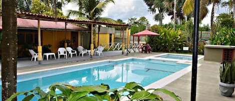 13 piscines extérieures