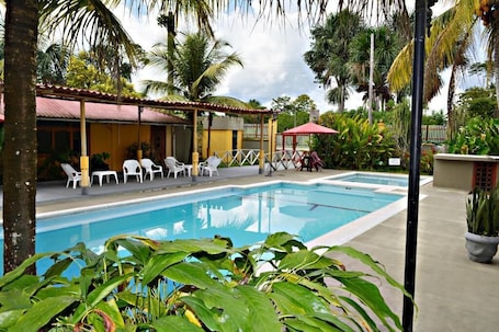 13 piscinas al aire libre