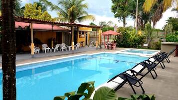 13 outdoor pools