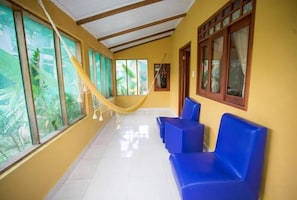 Colchones Select Comfort, muebles diferentes y wifi gratis