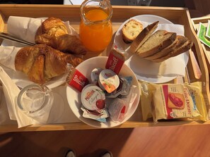 Free daily full breakfast