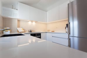 Leilighet, 2 soverom, terrasse, havutsikt | Eget kjøkken