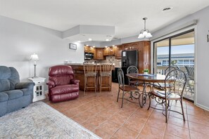 Condo, 2 habitaciones | Interior