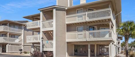 Condo, 2 Bedrooms | Exterior