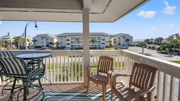 Condo, 2 Bedrooms | Property grounds