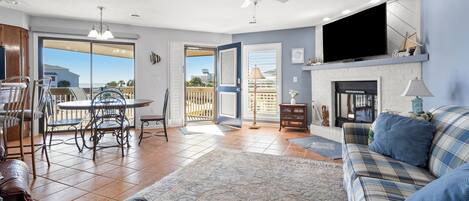 コンドミニアム 2 ベッドルーム | リビング エリア | スマートテレビ