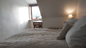 1 bedroom, desk, iron/ironing board, WiFi