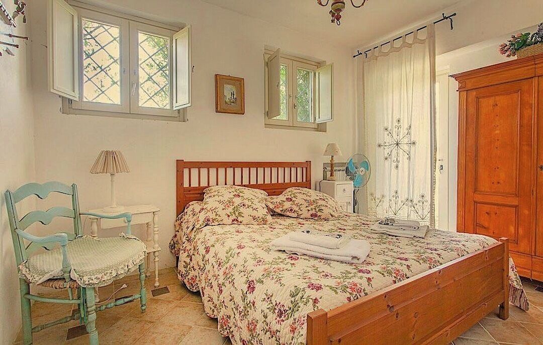 3 camere, una scrivania, ferro/asse da stiro, culla da viaggio