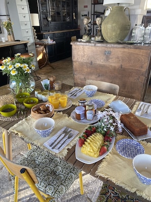 Free daily continental breakfast