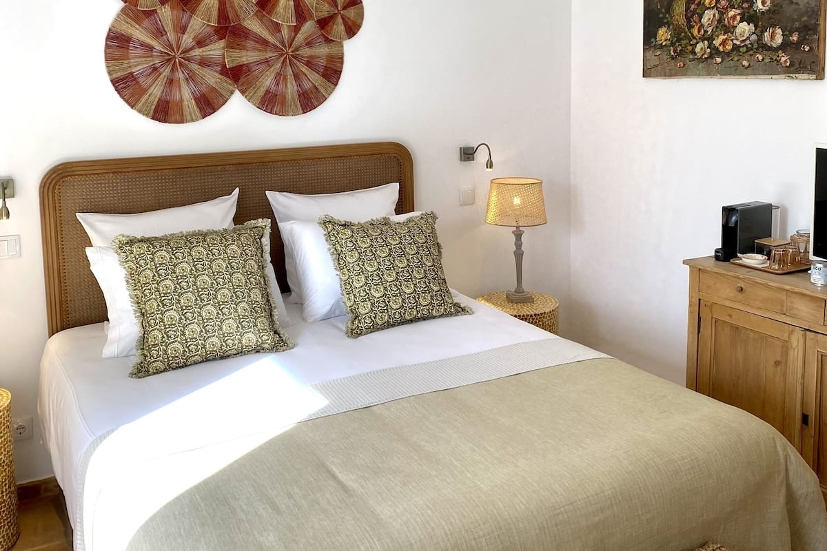 Chambre Patio | Seprai katun Mesir, seprai premium, busa memori, dan brankas