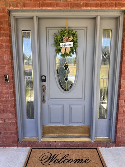 Beautiful in town accommodations, spacious, private backyard. 