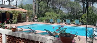 Villa Avec Grande Piscine Près de la Mer, et à 2 pas des Golfs et des Tennis