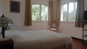 4 soverom, strykejern/-brett, reiseseng for barn og wi-fi (inkludert)