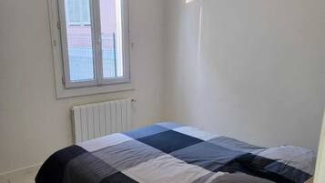 1 Schlafzimmer, BĂŒgeleisen/BĂŒgelbrett, BettwĂ€sche