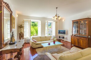 Living area - Dvori With Garden, Free Parking Next To Sea (Dubrovnik)