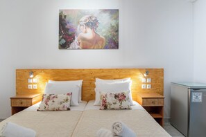 Shared Dormitory, 1 Bedroom | 1 bedroom - Room in Apartment - Comfort Double or Twin Room or Semi-basement (Paros)
