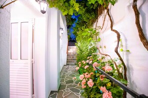 Shared Dormitory, 1 Bedroom | Garden