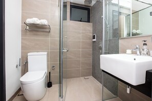 Standard Studio | Bathroom