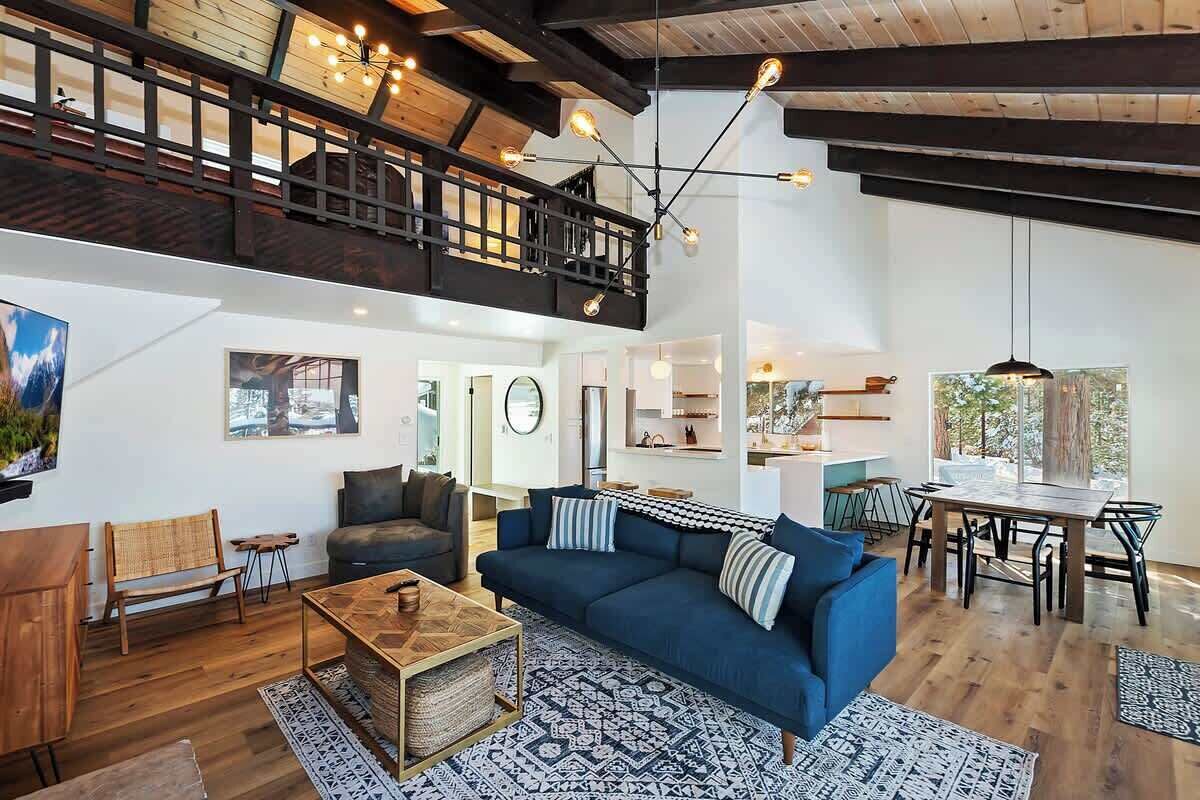 TV, fireplace, stereo